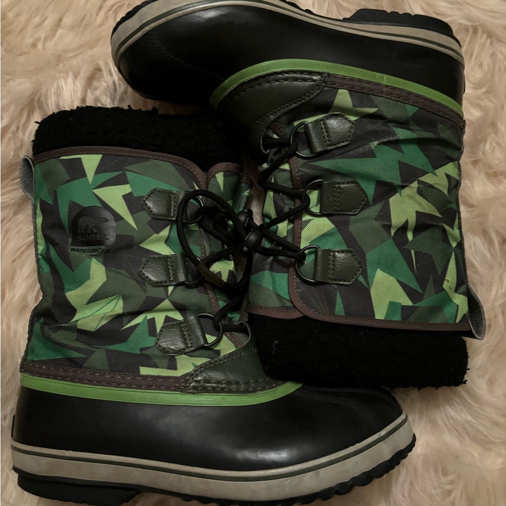 GUC Sorel boots size 5